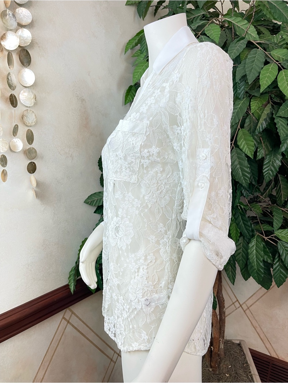 EXPRESS ECRU LACE PORTOFINO ROLL SLEEVE SHIRT - Picture 6 of 11